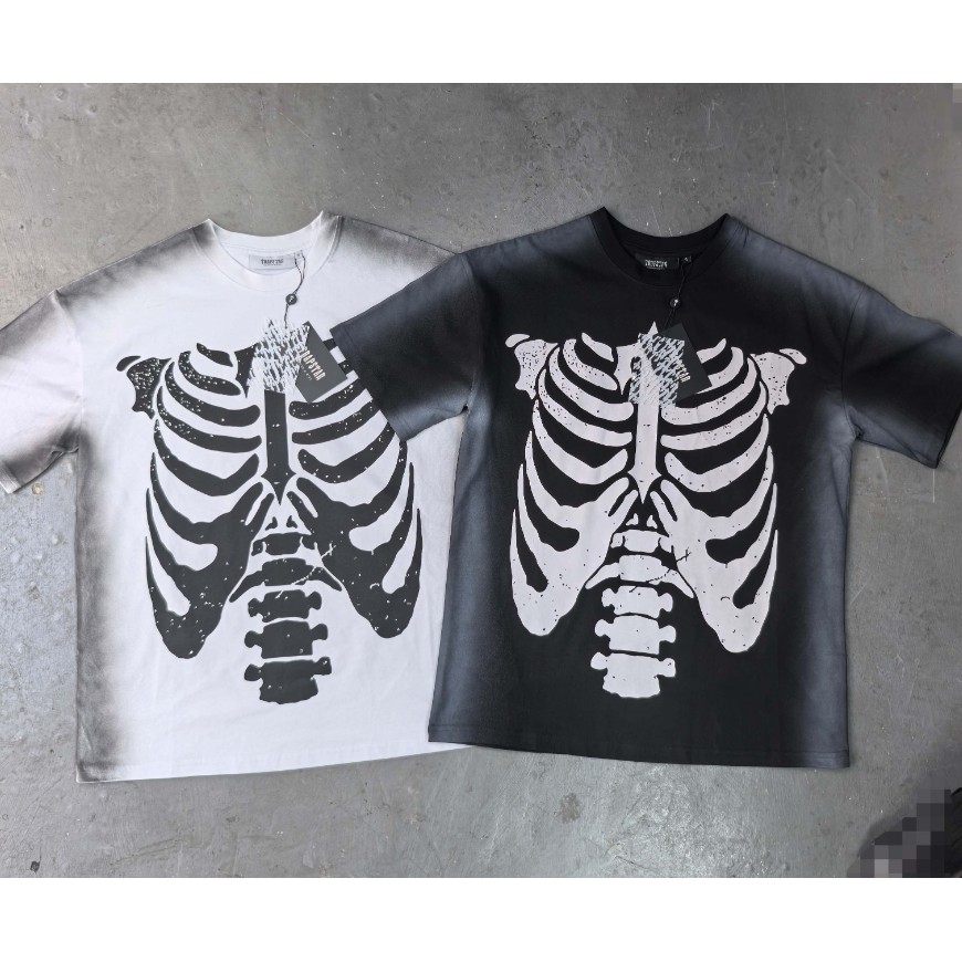 ร้อนขาย TRAPSTAR สไตล์ใหม่มนุษย์กระดูกสเปรย์ทาสี high street พิมพ์หลวมเสื้อยืด