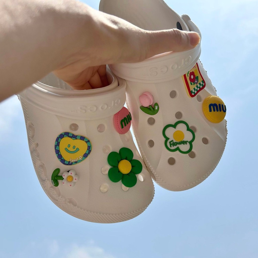 รองเท้าตกแต่งสามมิติ ดีไซน์สร้างสรรค์ ดอกไม้น่ารัก สามารถถอดออกได้