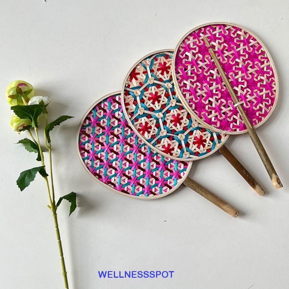Wellnessspot พัดลมถักไม้ไผ่, พัดลมทอผ้าแฮนด์เมดสีสันสดใส, ของตกแต่งบ้านทรงกลมแบบพกพาประณีตพัดลมมือหมุนของขวัญ