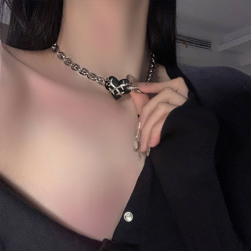 Colorfield ฮิปฮอปธอร์นรักสร้อยคอผู้หญิงแฟชั่นหวานเย็นอารมณ์สูงสร้อยคอโซ่ไหปลาร้า