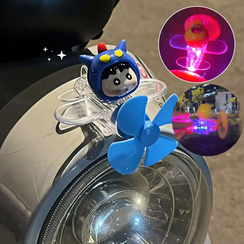 เครื่องประดับเครื่องบินรูปชินจังที่มีสีสันพลังงานลมตกแต่งรถจักรยานไฟฟ้า