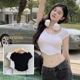 เสื้อครอปคอเหลี่ยมแขนสั้น สีดำ ใส่แล้วดูเพรียว