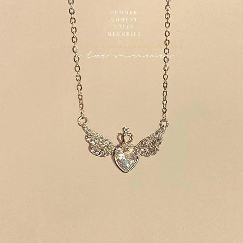 Angel Wings Wings สร้อยคอหญิงแฟชั่นหรูหรา Niche Design Crown จี้รูปหัวใจ Clavicle Chain 2J3D