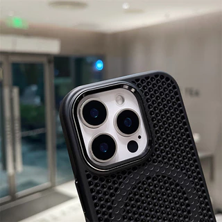 สูง Quaitly กรอบฮาร์ดแวร์สามมิติ Misaligned ทรงกลมตาข่ายรูเคสโทรศัพท์แม่เหล็กสําหรับ IPhone 12 13 14 15 16 Pro Max Slim Cooling ปลอกกันกระแทก PC ฝาหลัง