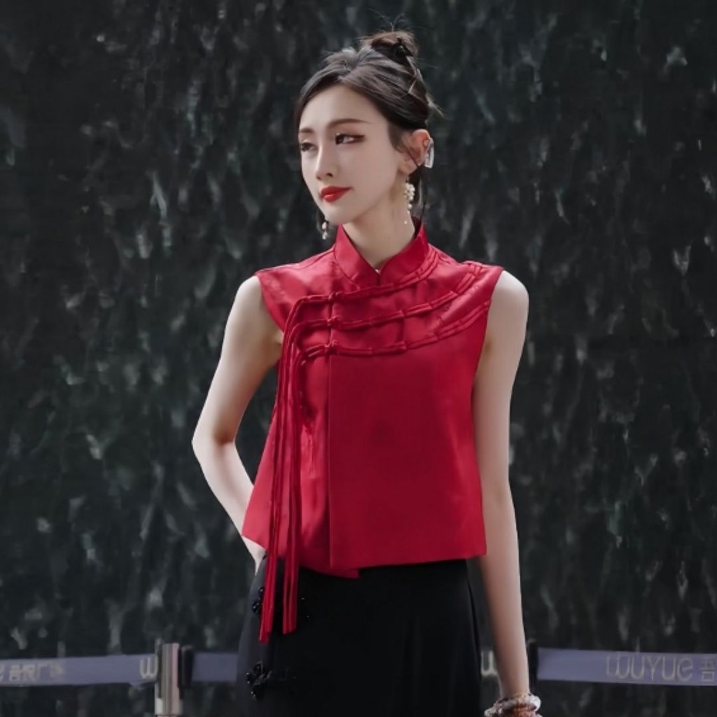 Yang Mi สไตล์เดียวกันคนดังสไตล์จีนเสื้อกั๊กหัวเข็มขัด 2024 เสื้อกั๊ก Jacquard Stand-Up Collar สไตล์จีนโบราณสีแดงขายร้อน pdd// wtt2025.1.6
