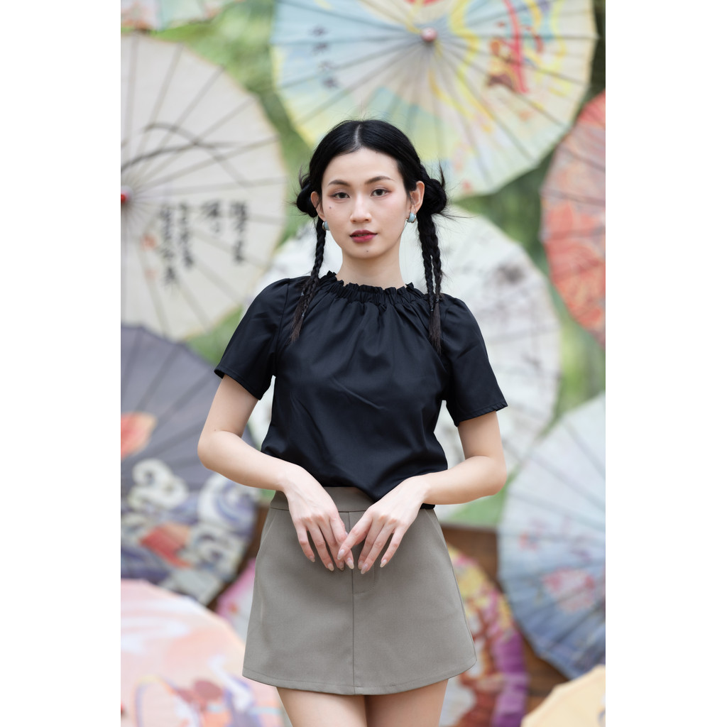 Azura Ruffle Top สีดํา