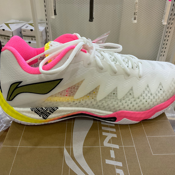 รองเท้าlining hy v white