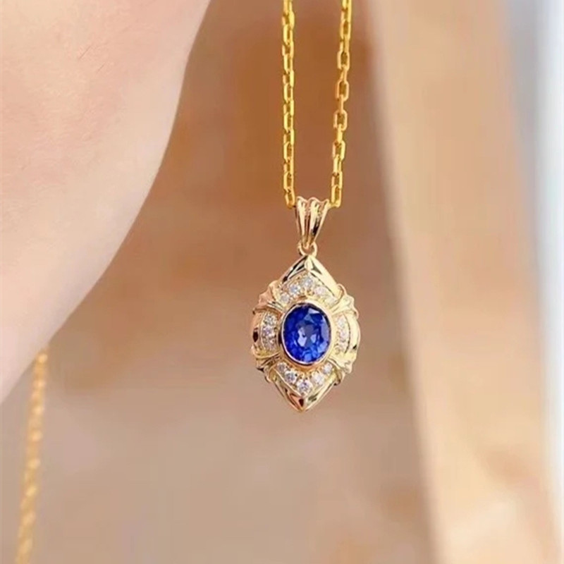 แฟชั่นอินเทรนด์ Royal สร้อยคอ High-End Marquise เรขาคณิตจี้ Retro Palace สไตล์สร้อยคอ