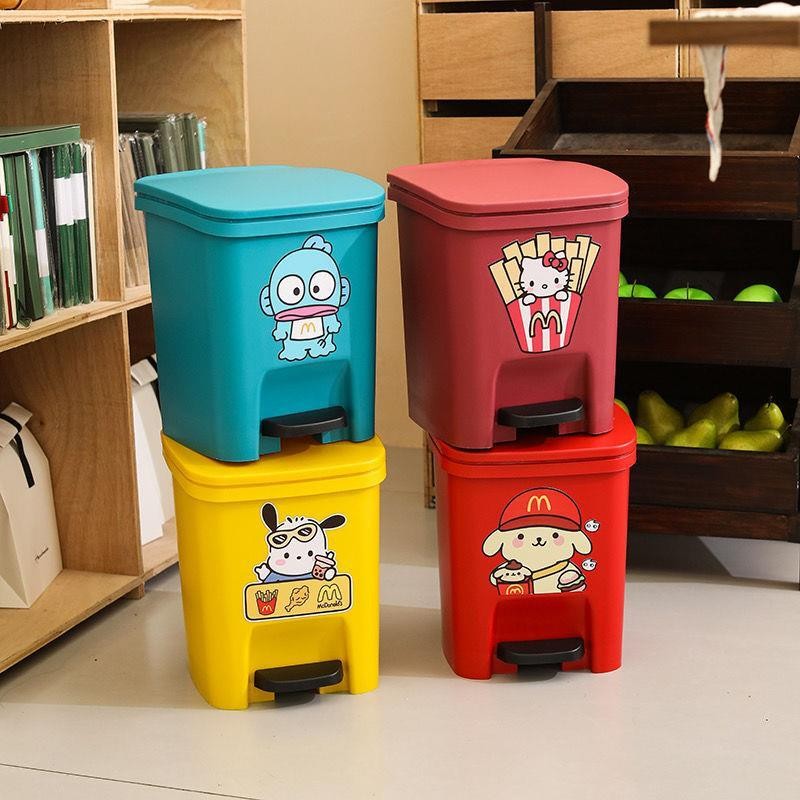 SANRIO ซานริโอ ถังขยะในครัวเรือนสร้างสรรค์ มูลค่าสูง ความจุใหญ่ พร้อมฝาเหยียบ สําหรับห้องน้ํา ห้องครัว ห้องนั่งเล่น