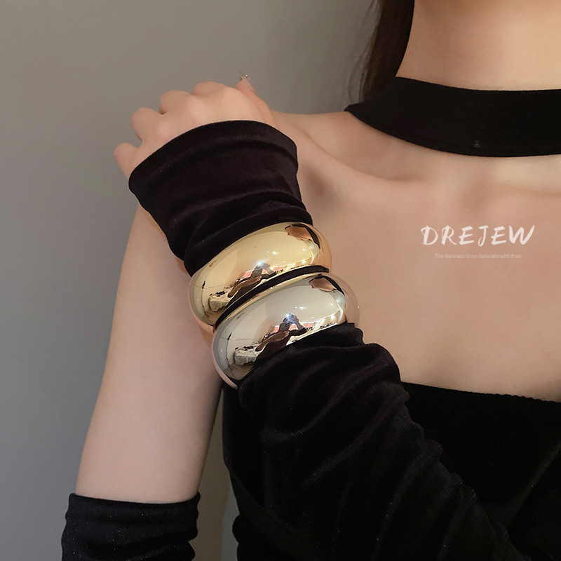 [เดรย์]รูปไข่หน้ากว้างเปิดสร้อยข้อมือผู้หญิงยุโรปและสหรัฐอเมริกาความรู้สึกระดับสูงสร้อยข้อมือแฟชั่นที่เรียบง่ายแสงหรูหราอารมณ์ตกแต่งมื
