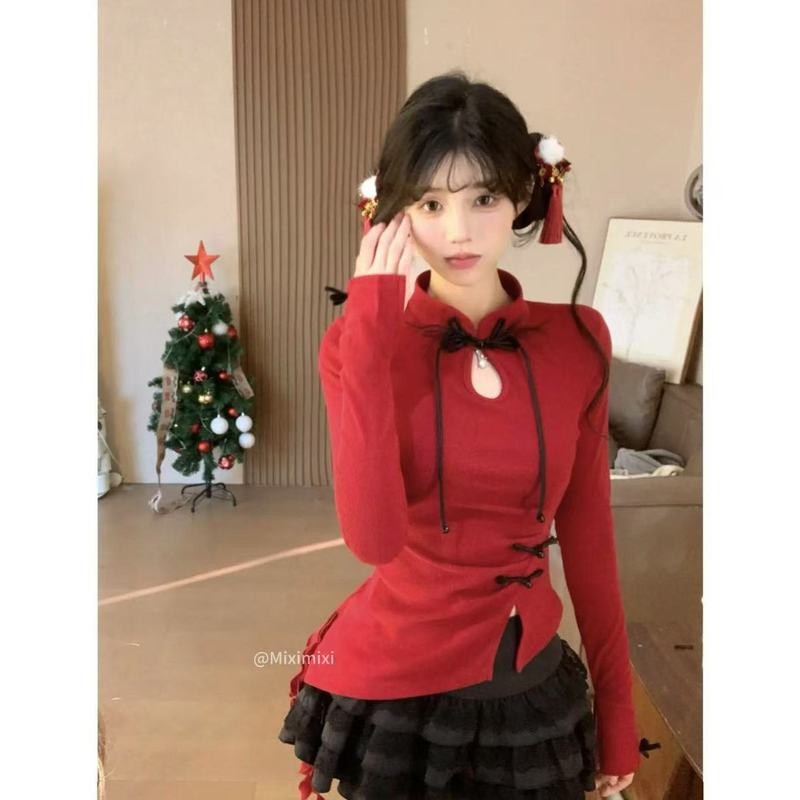 Xyzkuli ใหม่สไตล์จีนสีแดงไม่สม่ําเสมอเชื้อราด้านข้างปุ่มด้านบนผู้หญิงปีใหม่เสื้อ Slim-fit Slimmer ดู Bottoming Top