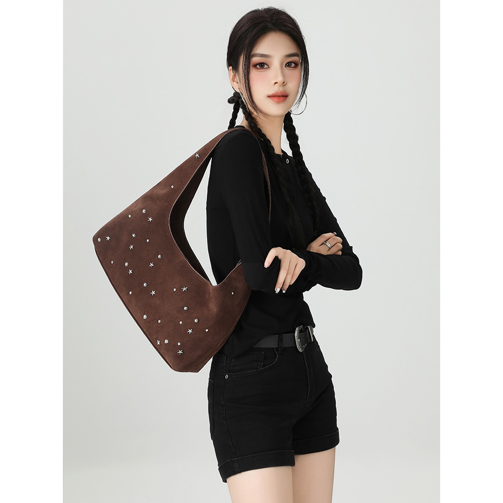 TRENDY  POUCH     กระเป๋าหนังกลับ กระเป๋าสะพาย suede bag สีน้ำตาล  ดวงดาว  ย้อนยุค  ผู้หญิง