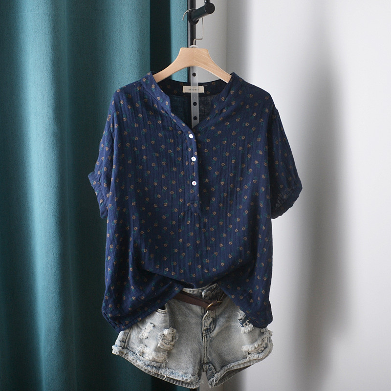 เสื้อเชิ้ตผ้าฝ้าย 100% สุภาพสตรีเวอร์ชั่นเกาหลีเส้นด้ายฝ้ายสองชั้นพิมพ์ครึ่งเปิดคอวีเสื้อแขนสั้นผู้หญิง 2025 ฤดูร้อนสบายๆหลวมด้านบน