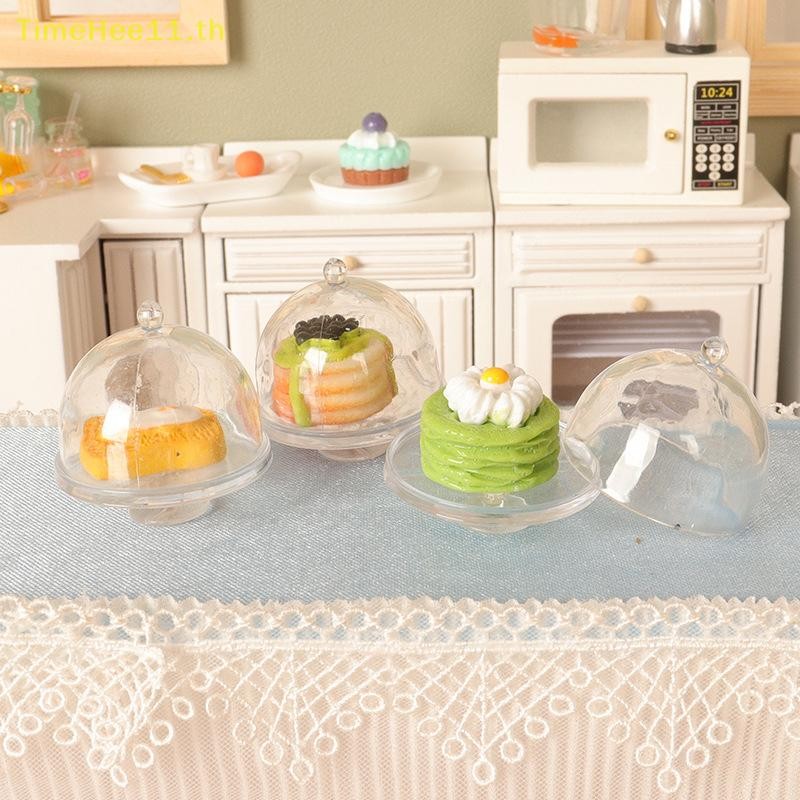 TimeHee 1 PC Dollhouse Miniature เค้กถาดโปร่งใส W/ฝาครอบขนมหวานชั้นวางครัวชุดตกแต่งตุ๊กตาอุปกรณ์ TH