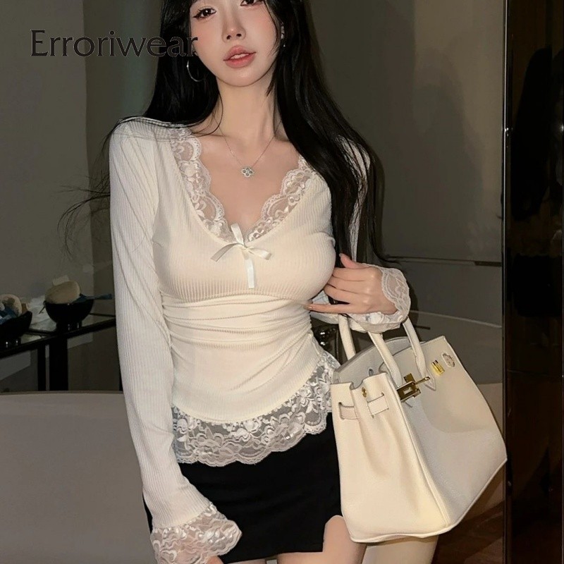 Erroriwear เสื้อยืดผู้หญิง 2025 สีทึบลูกไม้ Ve-neck แขนยาวSlim Fit Casual Tops
