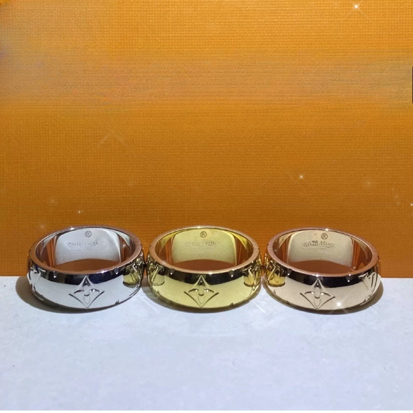 แหวนสเตนเลส ไทเทเนียม 18K ลายโลโก้ตัวอักษร สีโรสโกลด์ กันน้ํา ไม่ซีดจาง ไม่เป็นสนิม สไตล์คลาสสิก สําหรับคู่รัก