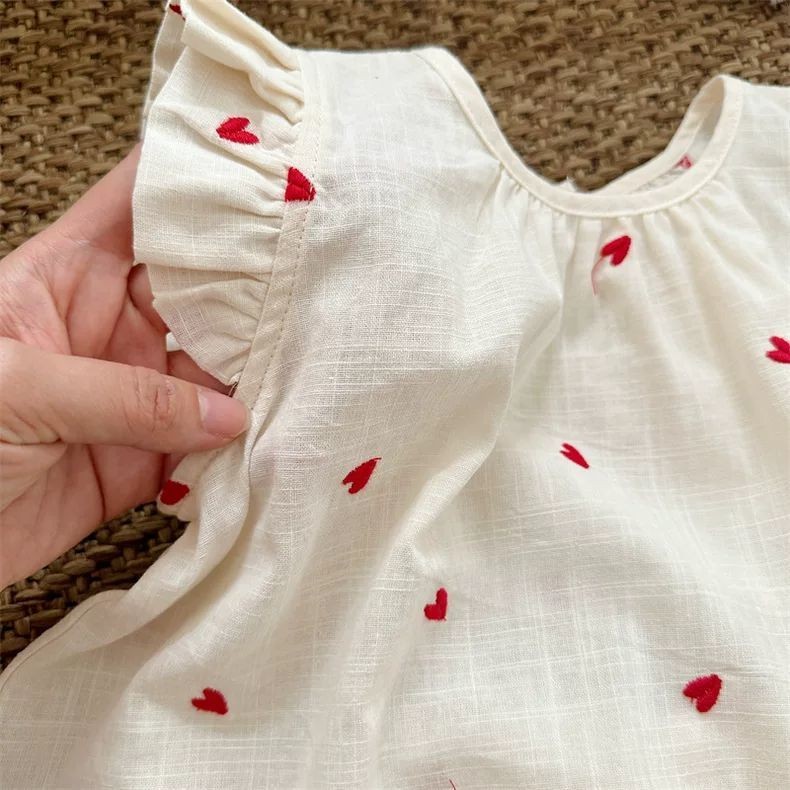 ฤดูร้อนเด็กหัวใจปักบินแขนทารกเสื้อสูทสาวเวอร์ชั่นเกาหลีเสื้อกั๊กด้านบน + กางเกงลูกไม้ชุดสองชิ้น - รูปที่ 2