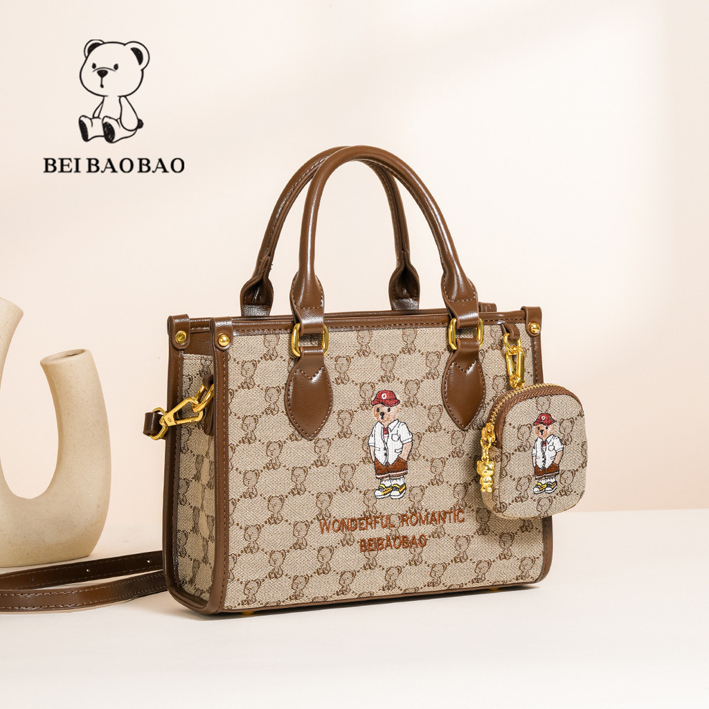 [Bei Baobao] กระเป๋าสะพายข้างแบบพกพาลายหมีผ้าใบปักลาย-กระเป๋าโท้ทสำหรับเดินทางแบบสบายๆสำหรับผู้หญิงแฟชั่น