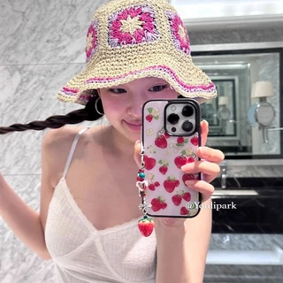Huiwanju สาวหัวใจแบบเต็มหน้าจอสตรอเบอร์รี่ขอบสีดําสําหรับ iPhone16promax เคสโทรศัพท์มือถือ ip15pro/14/13/12 pro/11