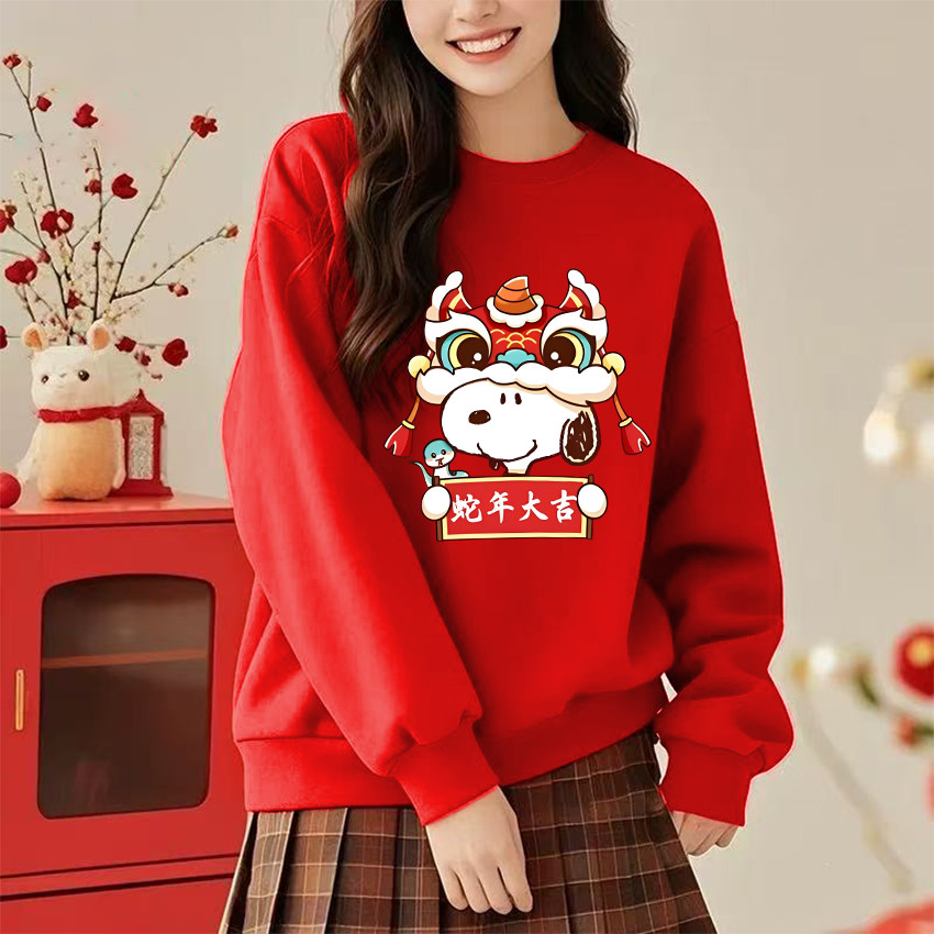 เสื้อปีใหม่ ปีใหม่เสื้อแขนยาวคอกลม เสื้อสเวตเตอร์แขนยาว 2568 Happy New Year 2025 Unisex Round neck Sweater มะเส็ง ลายงูจักรราศี ลายมังกรตรุษจีน สีแดง สําหรับผู้ชาย ผู้หญิง 024