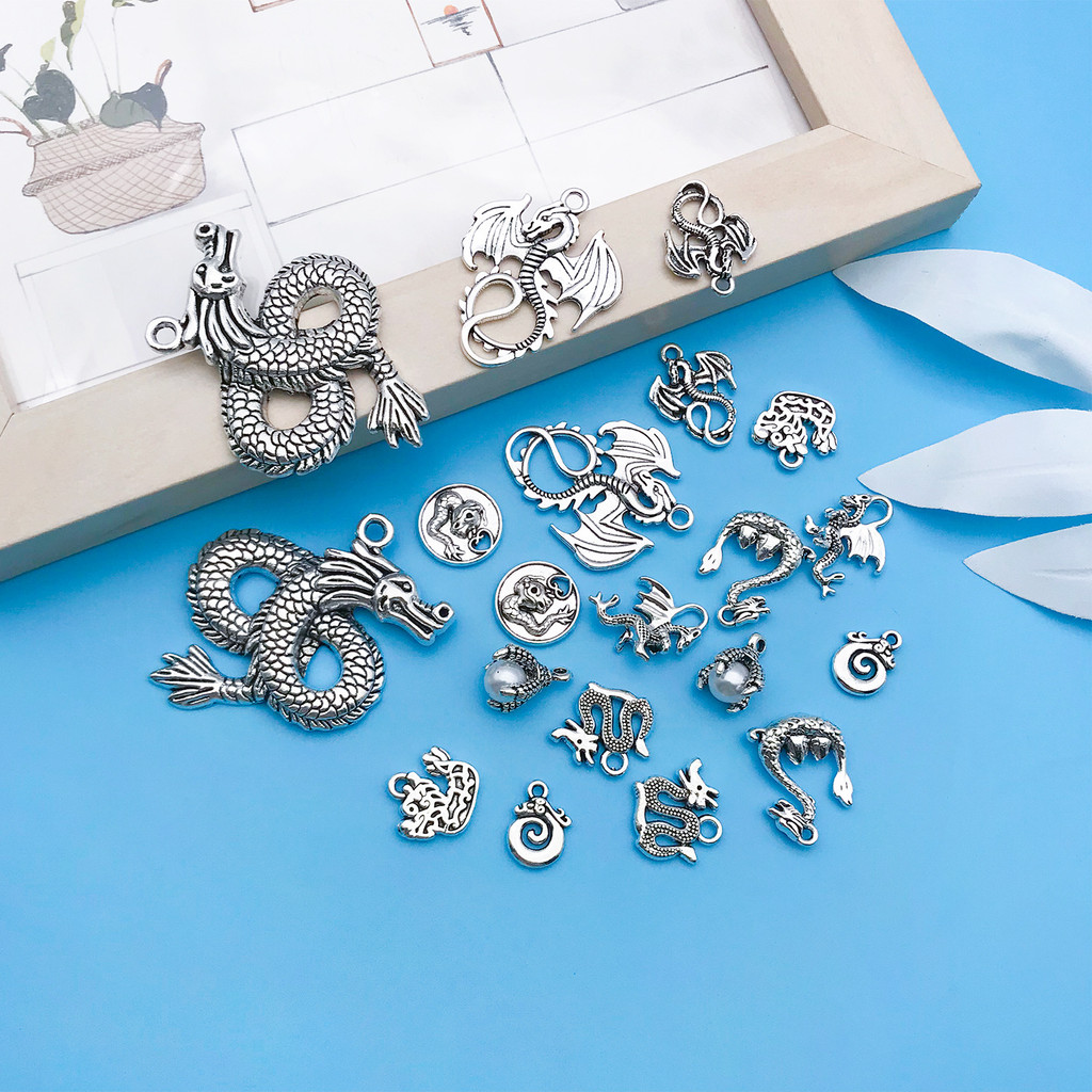 1ชิ้นโบราณเงินจีนมังกรบินมังกรโลหะผสมจี้จี้ DIY ต่างหูสร้อยคอโซ่เสื้อกันหนาวเครื่องประดับ