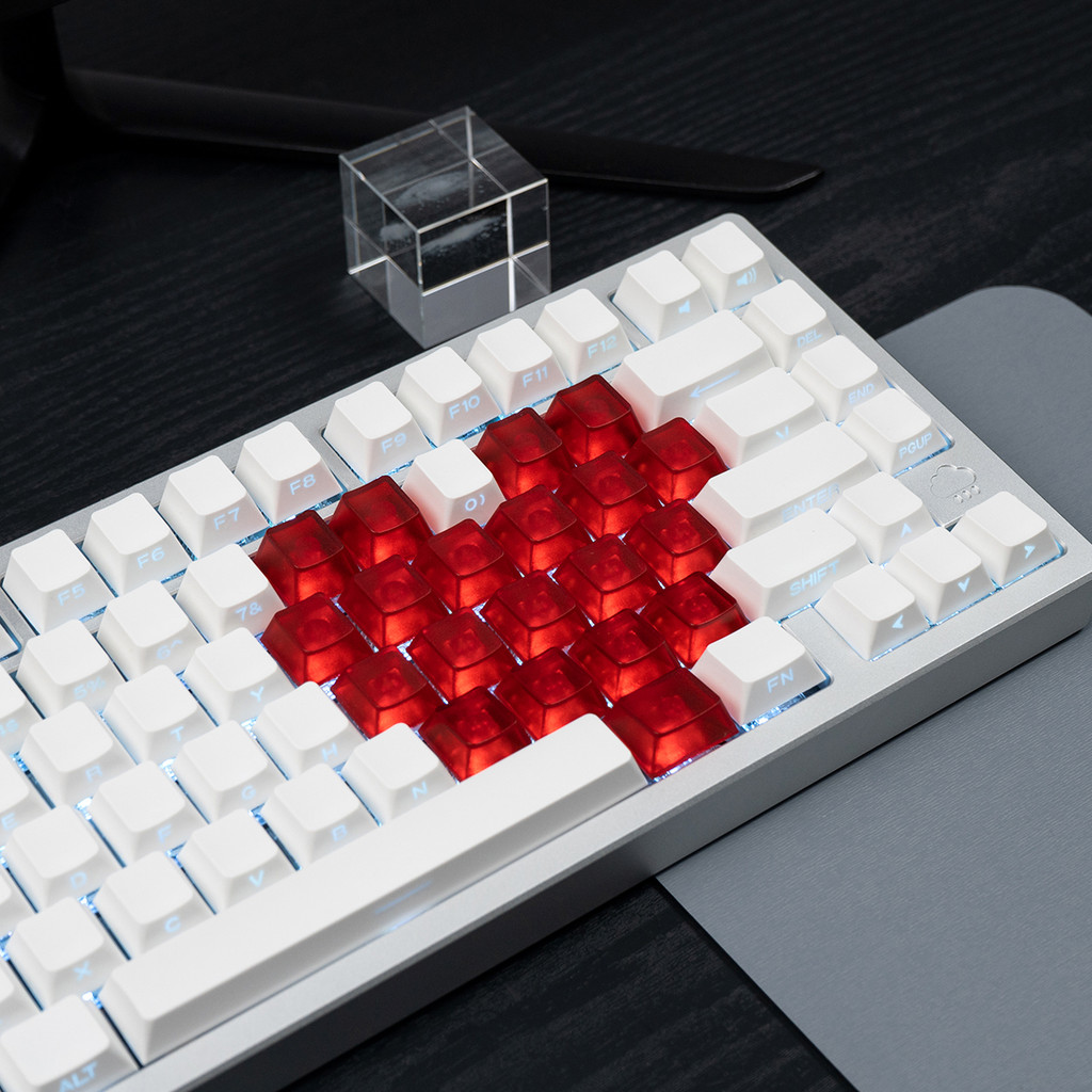 21 ชิ้นโปร่งใสรูปหัวใจ Keycaps Foggy สีดําสีแดง RGB Love Crystal Clear Backlit Keycap สําหรับคีย์บอร์ดแบบกลไก
