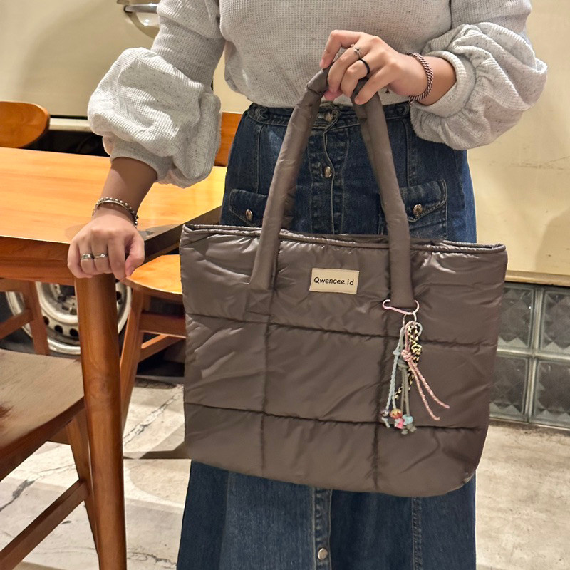 กระเป๋า ANGGRAEINI Qwencee Vol.2 | Puffy Tote Bag Womens College Bag Puffy Bag Laptop Tote Bag Zippe