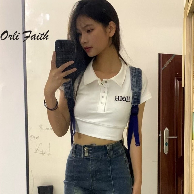 Orlifaith ผู้หญิงเสื้อโปโล 2025 ตัวอักษรการพิมพ์เปิดลงคอปกแขนสั้น Slim Fit Crop Top
