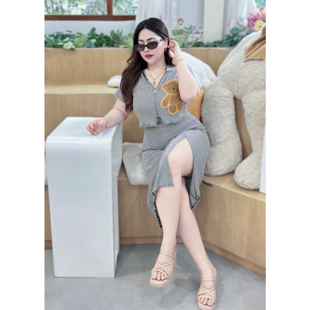 BN SPORT SHOP เซ็ท2 ชิ้นเสื้อมีหมวกฮูด  +กระโปรงเอวสม็อคหลัง ผ้าร่อง สเปนเด็ค