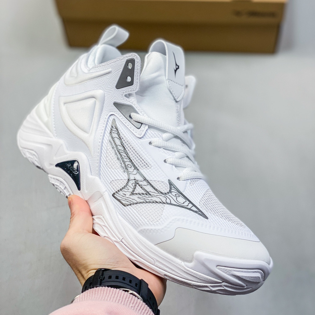 Mizuno WAVE MOMENTUM 3 รองเท้าบาสเก็ตบอลผู้ชาย ดูดซับแรงกระแทก ระบายอากาศ ใส่สบาย ยิงจริง