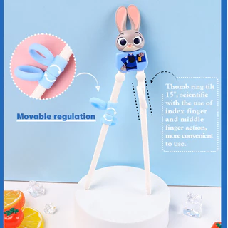 Disney Toy Story Strawberry Bear ตะเกียบฝึกหัดเด็กการออกแบบกันลื่นสําหรับเด็กอุปกรณ์การเรียนรู้บนโต๊ะอาหาร