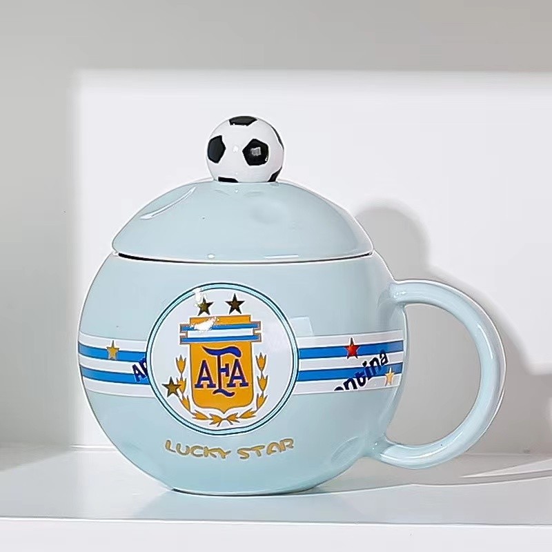 แก้วกาแฟลายฟุตบอลโลก ทรงสวยเนื้อลายสุดพิเศษ+ช้อนลูกบอลสุดเก๋ เหมาะกับชาวออฟฟิต+นักเรียนนักศึกษา ราคาดี  ของขวัญ