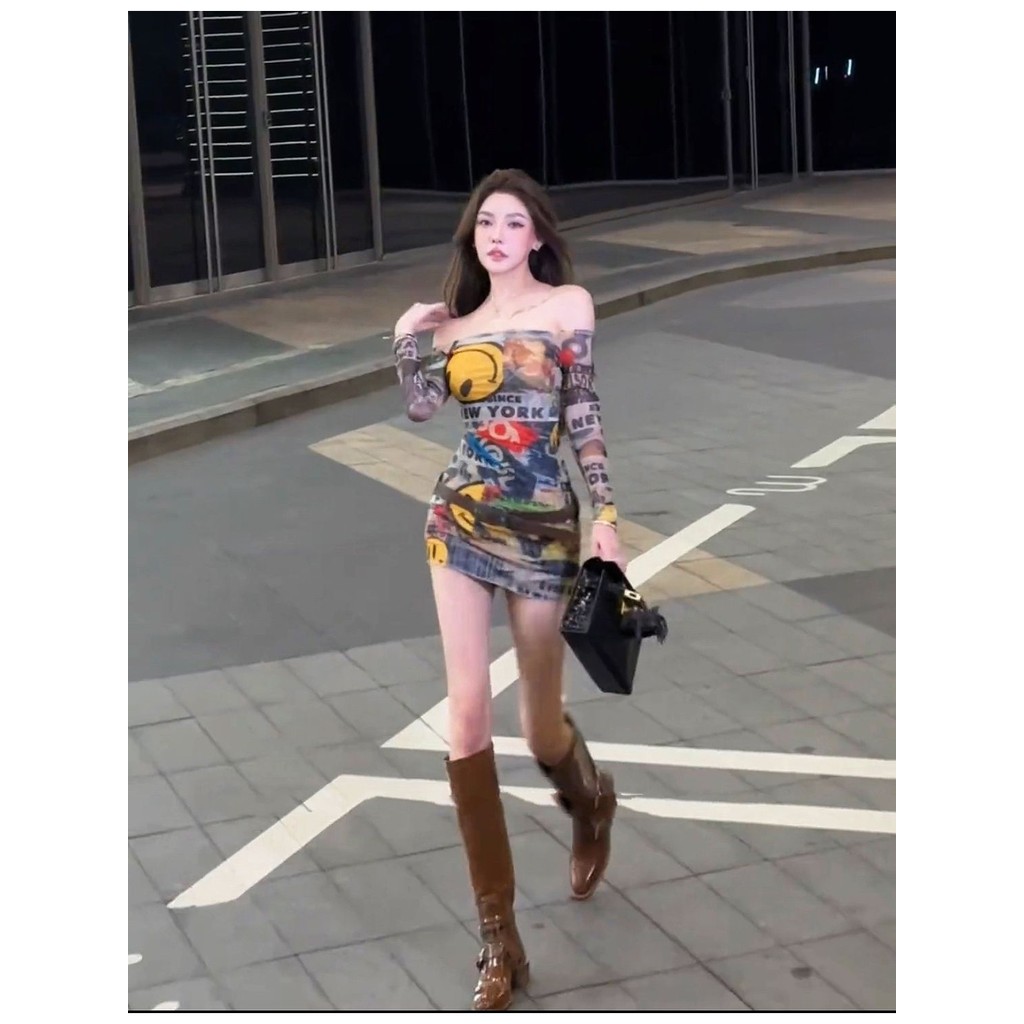 ชุดเดรสบอดี้คอนเปิดไหล่ สไตล์เซ็กซี่สำหรับผู้หญิง พิมพ์ลายตัวอักษรกราฟฟิตีบนผ้าตาข่าย