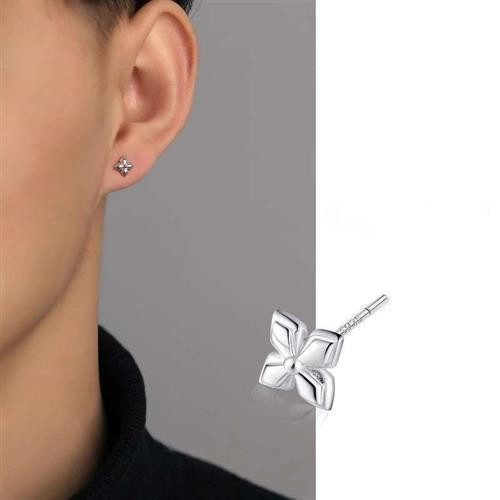 ต่างหูผู้ชายอินเทรนด์ Niche Design High-End Four-Leaf Clover ต่างหู Sleeping ฟรีหยิบต่างหูผู้หญิงเรียบง่าย