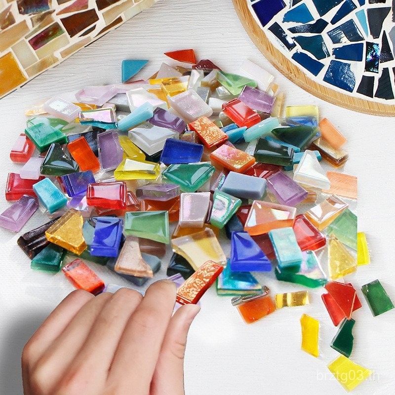 ♥♥สิ่งที่ดีที่สุด♥♥ชิ้นโมเสค DIY ขนาด1กก. เศษแก้วที่ทำด้วยมือรูปทรงผิดปกติเศษแก้วอนุภาคผสมสี♥♥