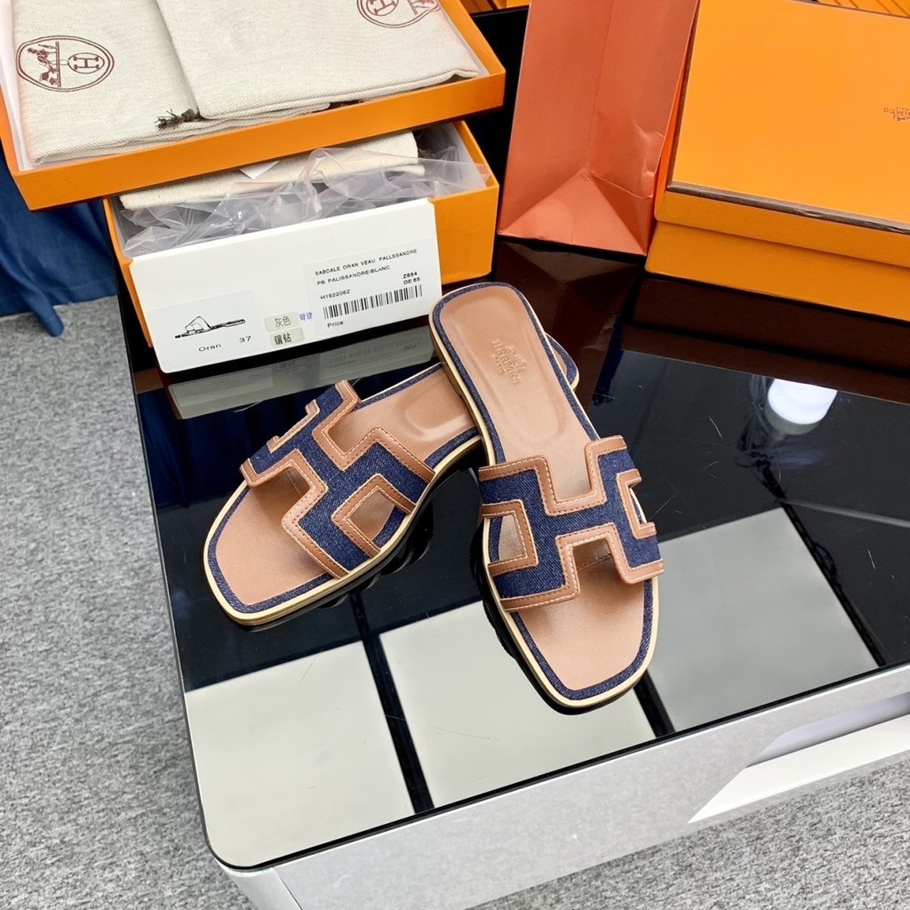 Hermes2025รองเท้าแตะ H แบบใหม่ที่นิยมในโลกออนไลน์ฤดูร้อนสำหรับผู้หญิงผ้าใบลำลองใส่ออกไปข้างนอกสไตล์ต