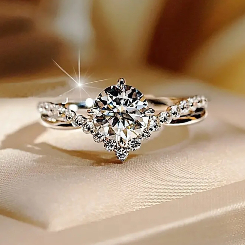 แหวนแฟชั่นสำหรับหญิง ดีไซน์ V-Shaped Zircon แบบกระพริบ สไตล์หรูหรา High-End