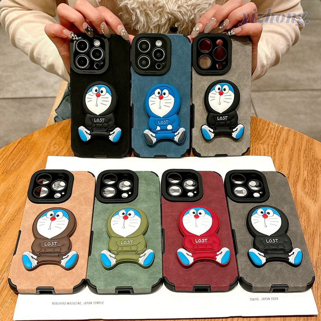 ปลอกสําหรับ iPhone 13 Pro Max 11 12Pro หนัง PU หลากสีพร้อมขาตั้งโดราเอมอนน่ารักเคสโทรศัพท์กันกระแทก TPU นุ่มป้องกันรอยขีดข่วนฤดูใบไม้ร่วงทนสิ่งสกปรกฝาครอบป้องกัน