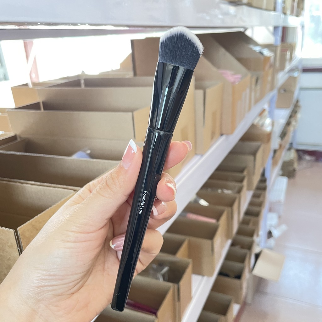 ขายร้อน!ช่างแต่งหน้าเกาหลี เจิ้ง ซวนโม สไตล์เดียวกันสามเหลี่ยมแปรงรองพื้นใบหน้าที่แม่นยําสดใสพอดีใบหน้าไม่มีเครื่องหมายแปรง
