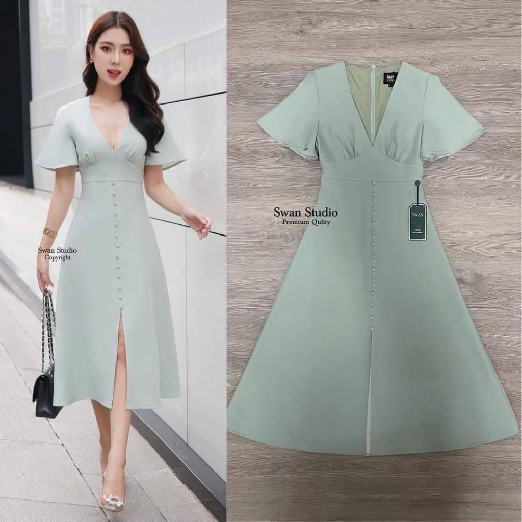 Cr. (xs-l) (พร้อมส่ง xs ) Swan6 เดรสสีเขียวตุ่นๆ เป็นเขียวอ่อนๆที่กำลังสวย อกคอ V แต่งกระดุมหลอก  cr