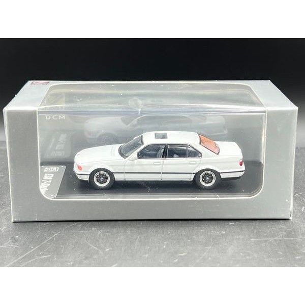DCM 1:64
BMW 7-Series (E38) 740iL. Diecast.
White