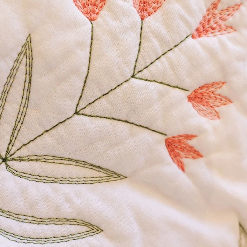 ผ้าปูโซฟาแบบไม่ลื่น ทุกฤดู ป้ายปักลาย ผ้าปูโซฟาแบบหนังผ้า ที่สามารถล้างได้ ตัวช่วยนั่งโซฟาฝ้ายโครงสร้างป้องกันเฟอร์นิเจอร์ - รูปที่ 4