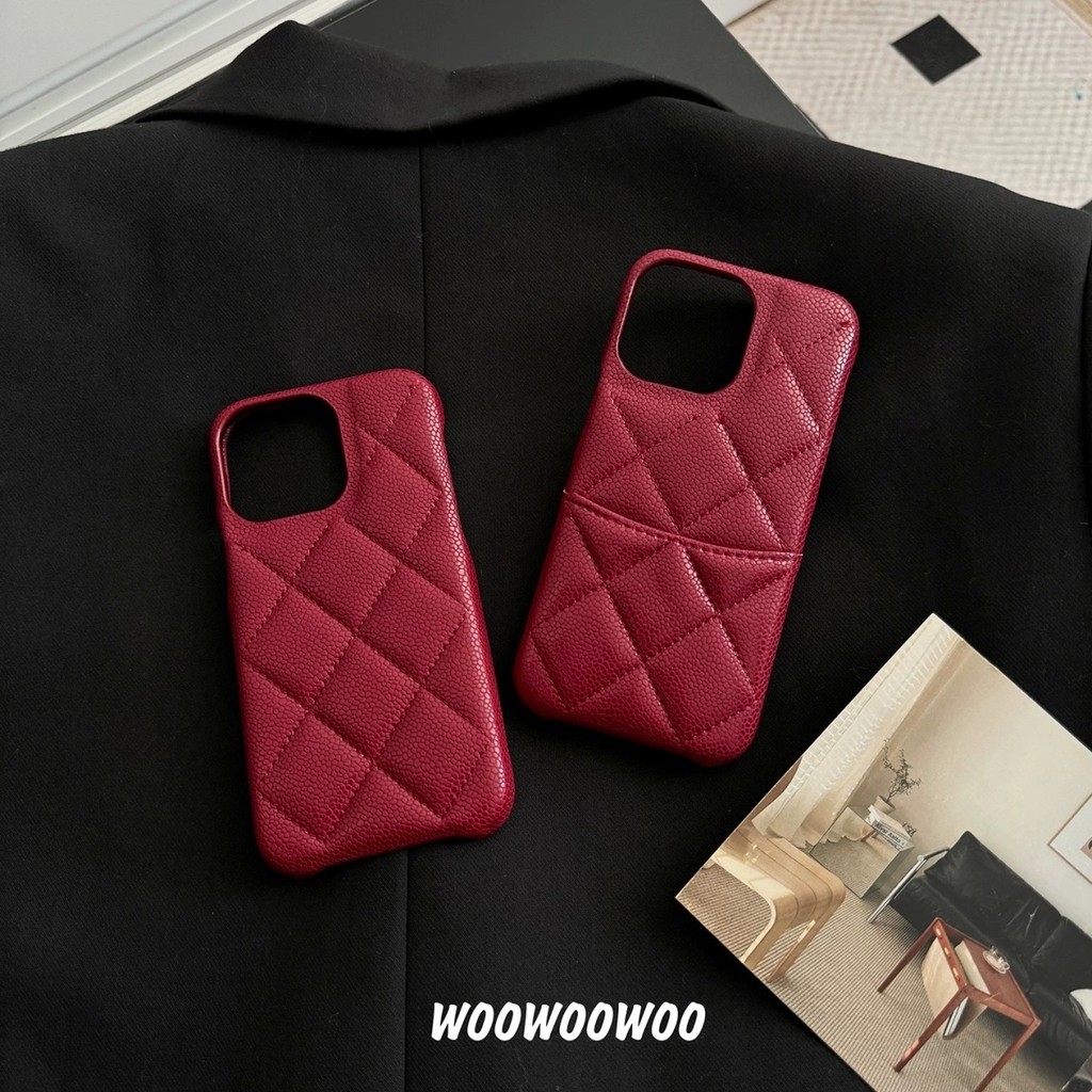 Retro Diamond Chanel Leather Red Phone Case เหมาะสําหรับ Apple