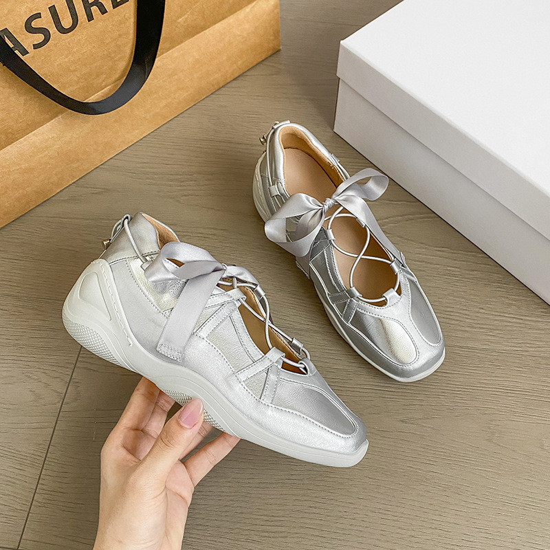 [Solana] รองเท้าลำลองสีเงินเพิ่มความสูงด้านในหนังแท้6ซม. รองเท้าลำลอง Mary Jane พื้นนิ่มสำหรับบัลเล่ต์โบว์