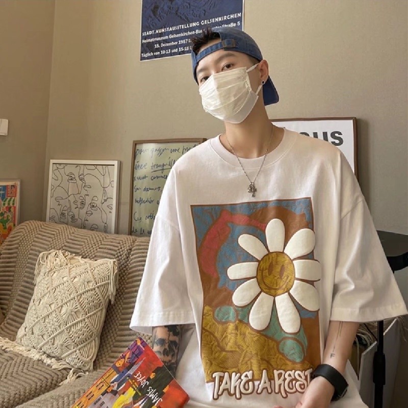 เสื้อยืดคอกลมผู้ชายแขนสั้นผ้าฝ้ายพิมพ์ลายดอกไม้หลวมและสวมใส่สบายฮิปฮอปที่ทันสมัยและอินเทรนด์