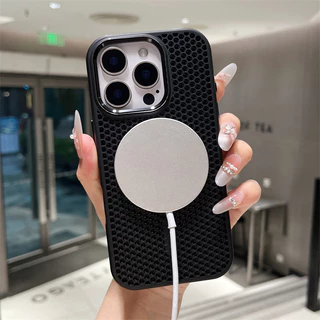 สูง Quaitly กรอบฮาร์ดแวร์สามมิติ Misaligned ทรงกลมตาข่ายรูเคสโทรศัพท์แม่เหล็กสําหรับ IPhone 12 13 14 15 16 Pro Max Slim Cooling ปลอกกันกระแทก PC ฝาหลัง