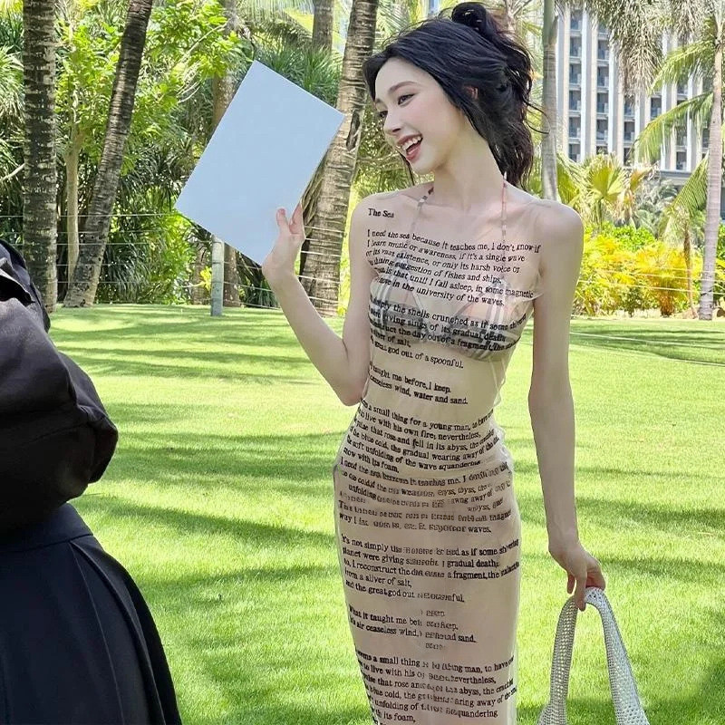 Yi Mengling ชุดวันหยุดสไตล์ใหม่ 2025 ฤดูร้อน สีสลิม핏 กระโปรงยาวบรรจุสะโพก