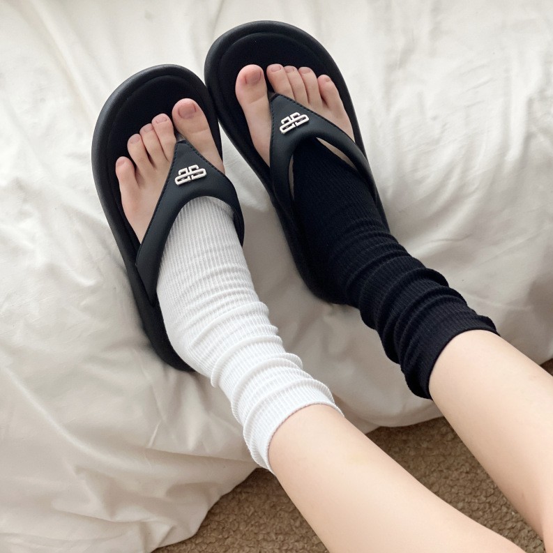 Flip-Flops สำหรับฤดูร้อน แบบ stepping off-flops พร้อมถุงเท้าลูกวัวหวาน