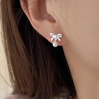 Jinjoo ต่างหูโบว์ รุ่น Dainty Bow Pearls ดีไซน์น่ารักสดใส ลุคคุณหนู (แป้นทับเงินแท้925+จุกยาง) รหัส A45