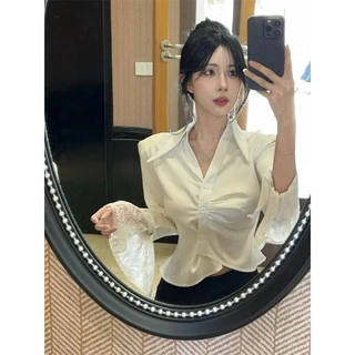 KOKO#คอวีสไตล์ฝรั่งเศสเสื้อแฟชั่นผู้หญิง กระชับเอว แขนแตรลูกไม้ เสื้อเชิ้ตลูกไม้สั้นผู้หญิง#w551